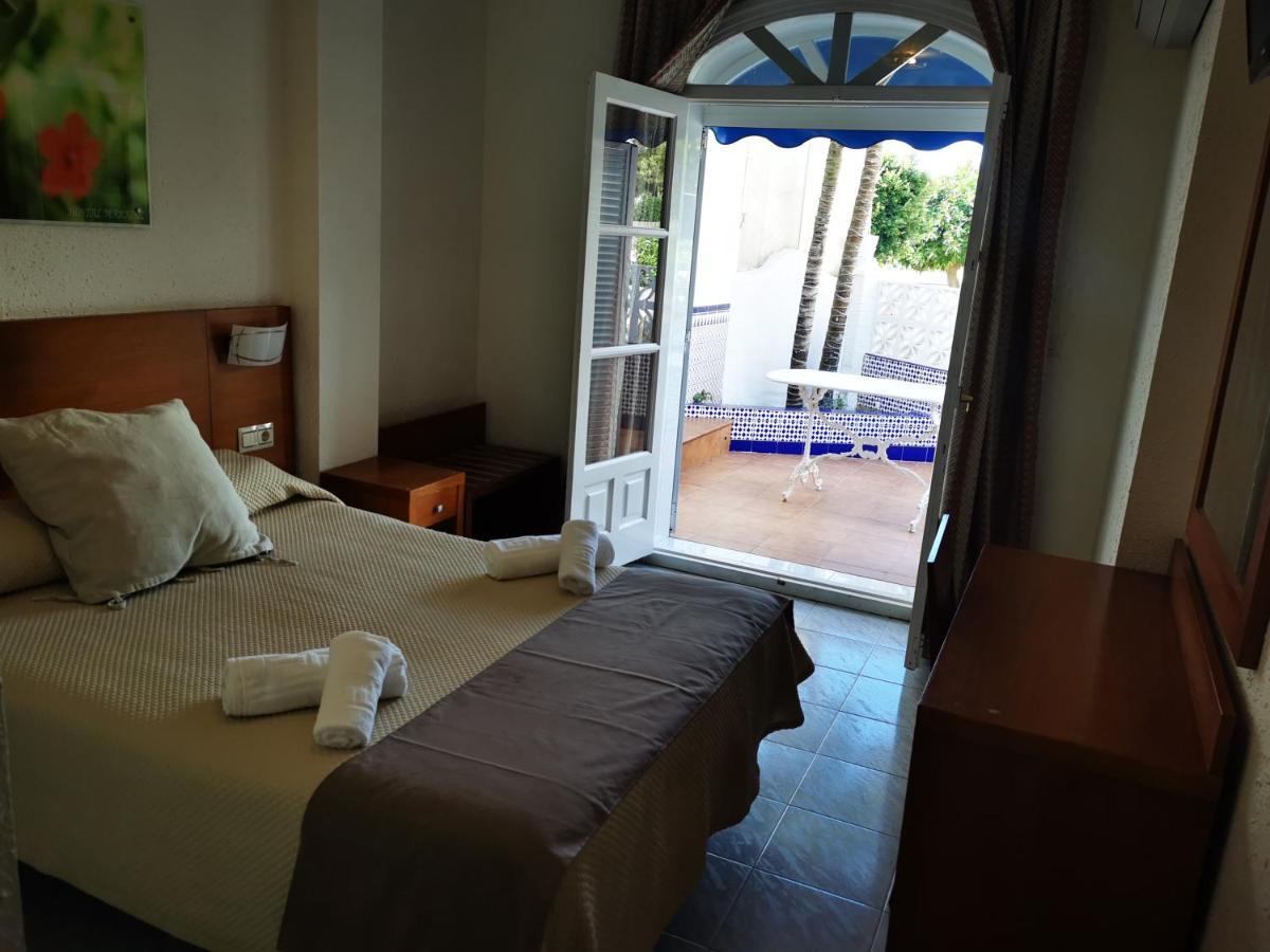 Hostal Marazul Нерха Екстериор снимка